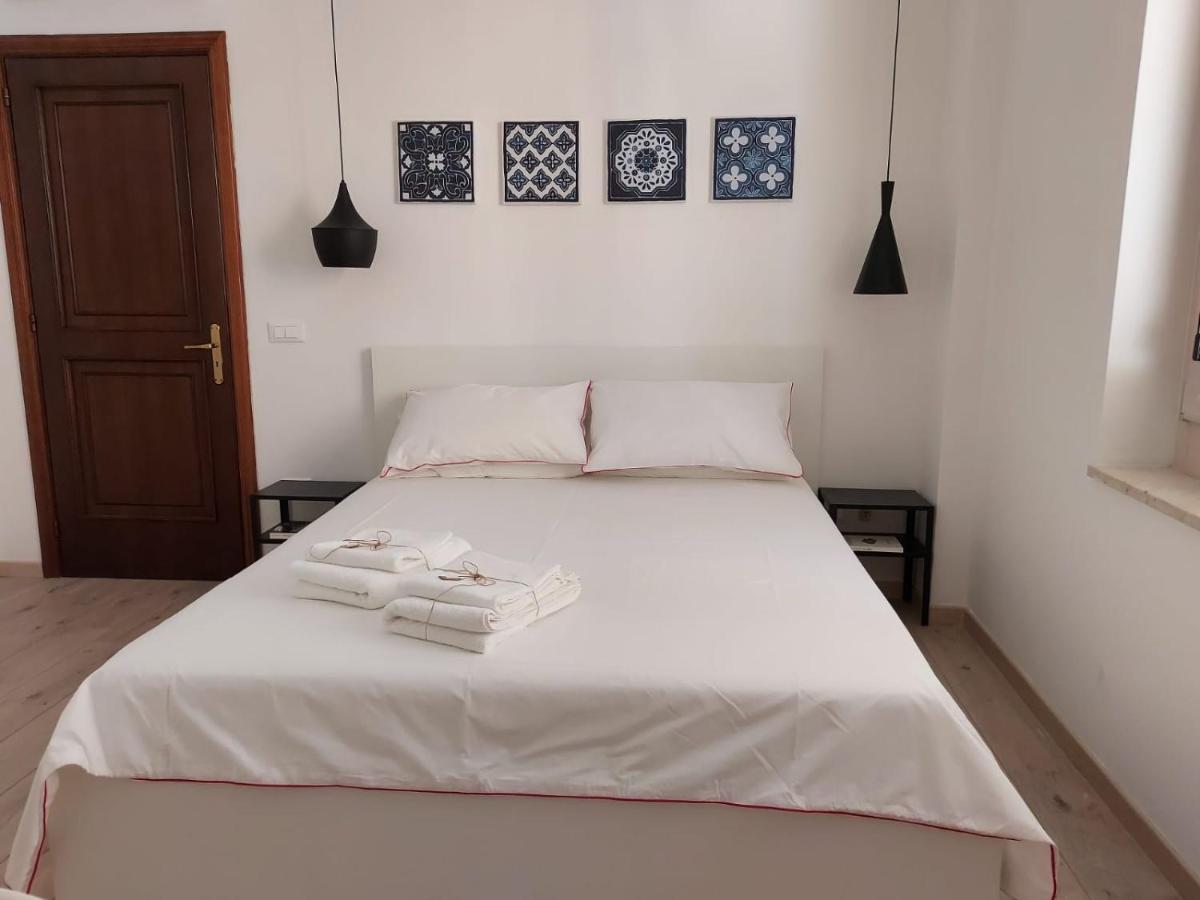 Isabella D'Aragona Guest House Barletta Bagian luar foto